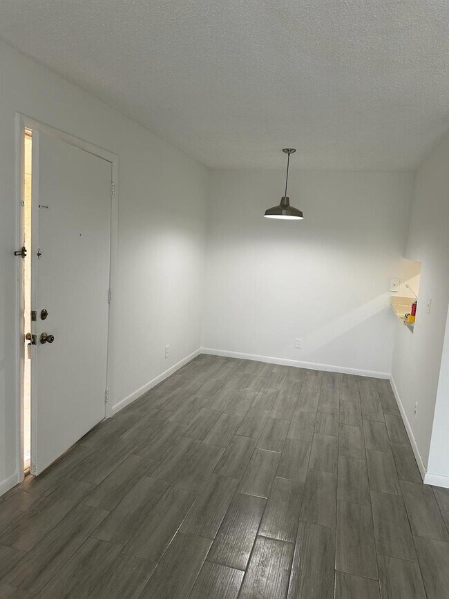 Photo - 1846 Abbey Rd Unit 204