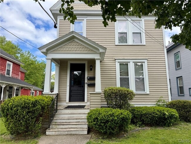Building Photo - 10 Maple Ave