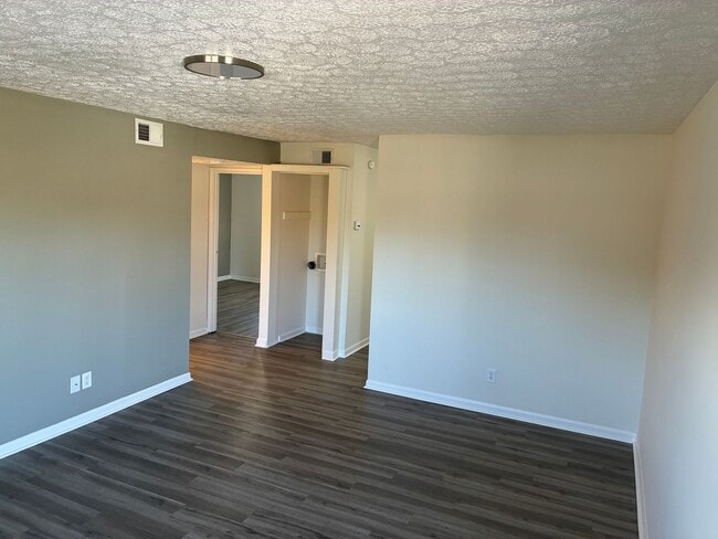 Photo - Elmwood Apartments- 1 and 2 Bedrooms w/ WD Hook Ups! Unit 5