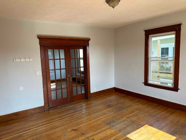 Building Photo - 124 Pine St Rental