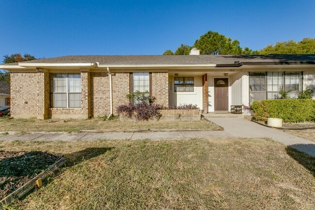 Building Photo - 3009 Hilltop Dr Unit 3 Bedroom, 2 bath Duplex