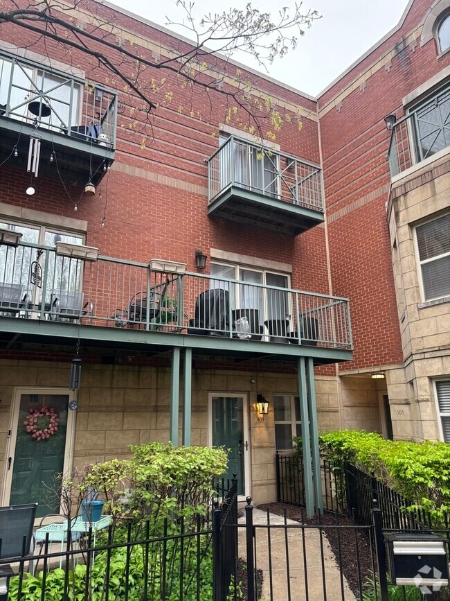 Building Photo - 4530 S Woodlawn Ave Rental