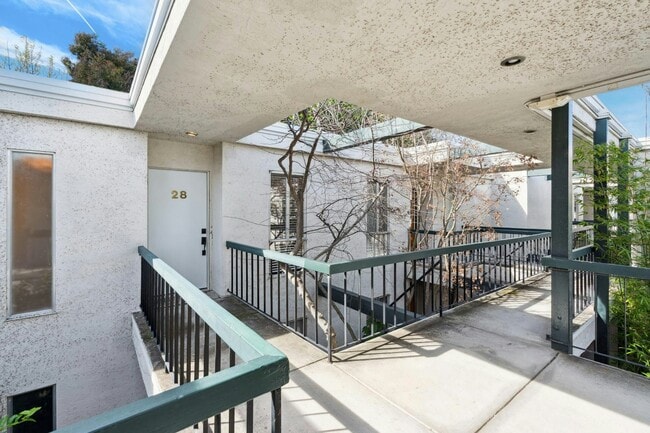 Photo - 1411 Creekside Dr Unit 28