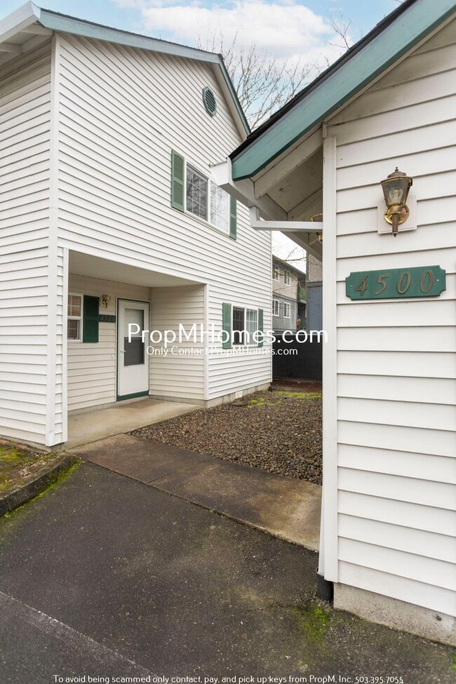 Building Photo - Three Bedroom Gem in Jennings Lodge - Garage Included!