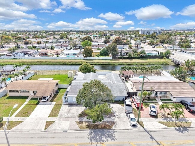 Photo - 756 W 53rd St