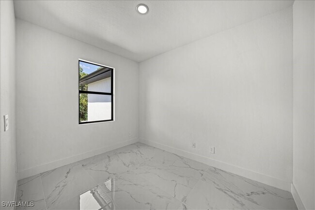 Photo - 3315 67th St W