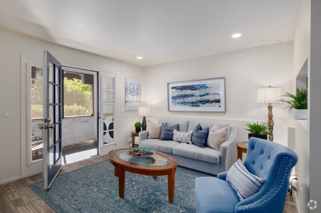 1BR, 1BA - 554SF - Living Room