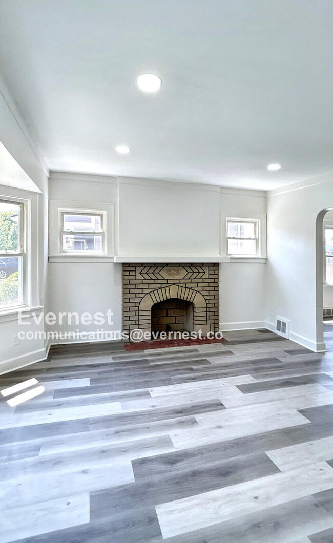 Photo - 792 E 232nd St