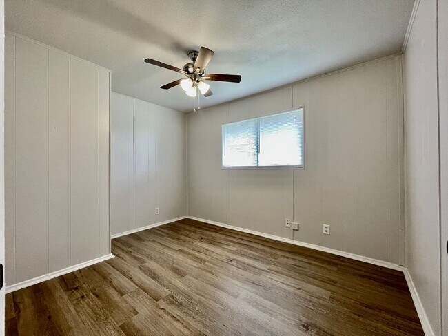 Photo - 2 Bedroom / 1 Bathroom Duplex Unit