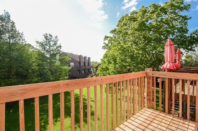 Photo - 737 Davis Rd