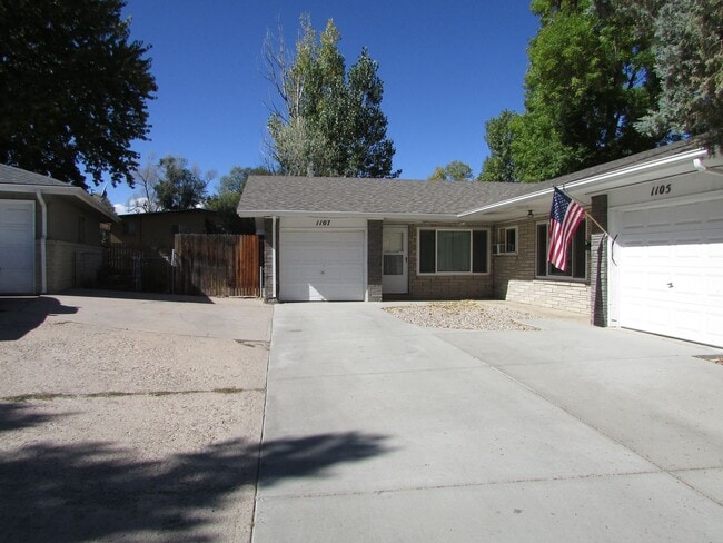 Building Photo - 1105-1107 Baker St Duplex Unit 1107