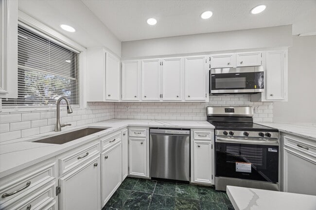Photo - 1703 Raintree Dr