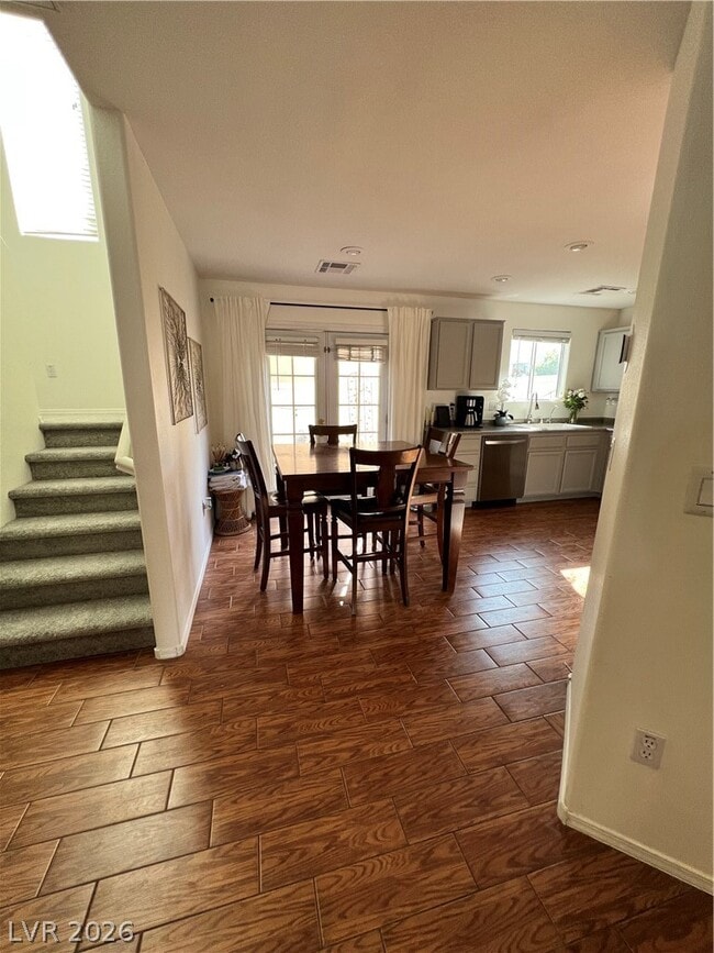 Photo - 8168 Finch Feather St