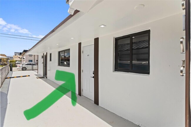 Building Photo - 3125 NW 21st Ct Unit 01