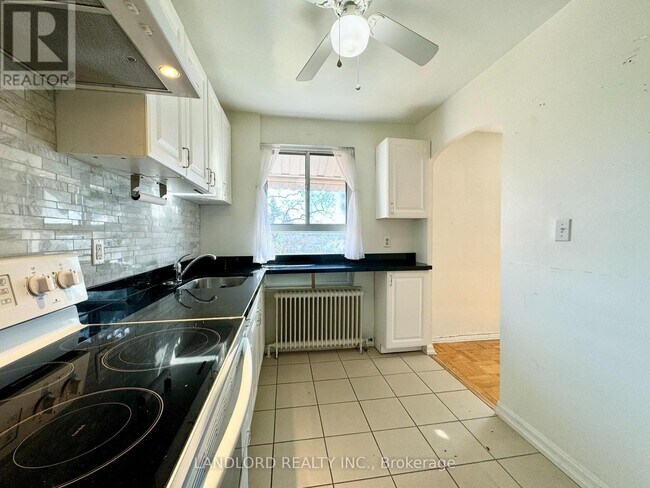 Photo - 2696 Lake Shore Blvd W Unité 16