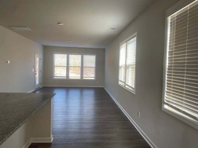 Photo - 634 Manitou Cir