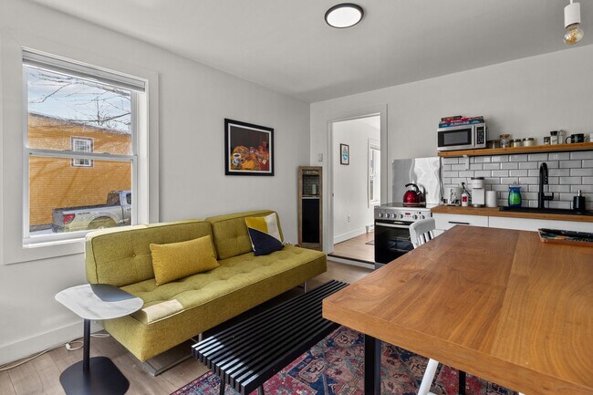 Photo - 110 Queens Rd Unité SI FL1-ID1438805P