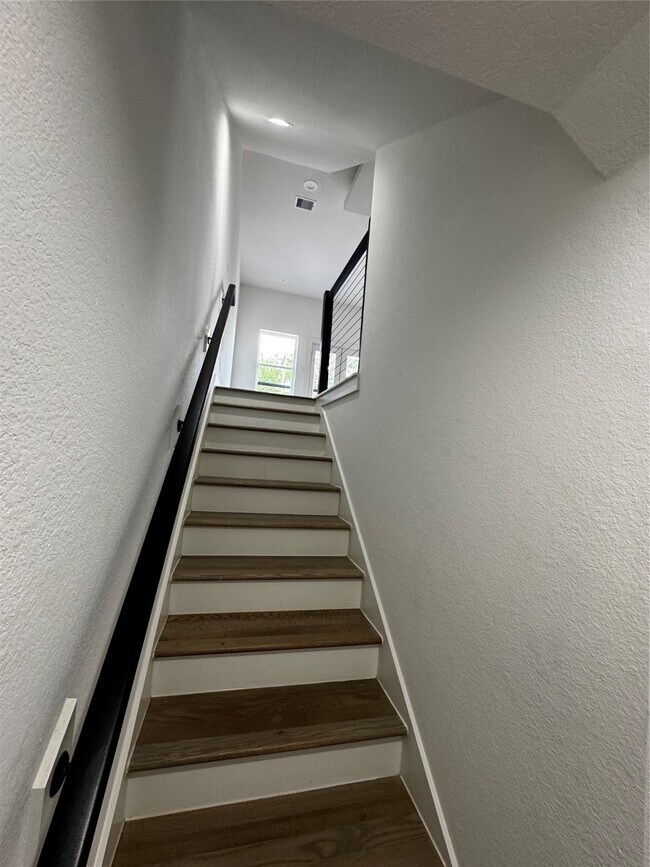 Photo - 868 E 35th St