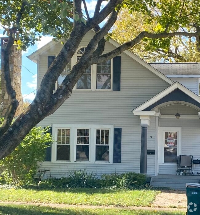 Building Photo - 9 S Van Buren St Unit A Rental