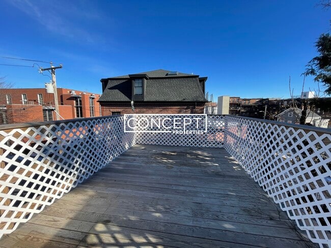 Building Photo - 39 Beacon St Unit 3TS