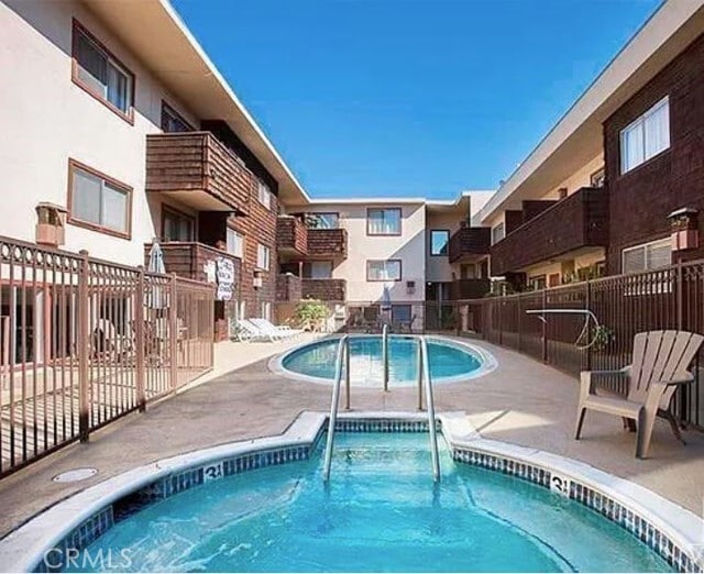 Building Photo - 5400 Newcastle Ave Unit 64