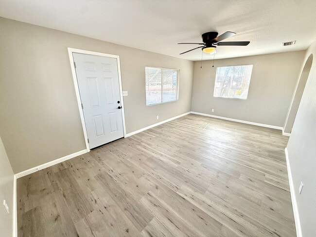 Photo - Charming Newly Updated 1 Bed / 1 Bath in the Heart of Kingman- Available Now!