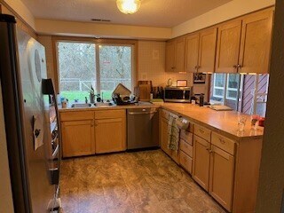 Photo - 775 NW James Pl