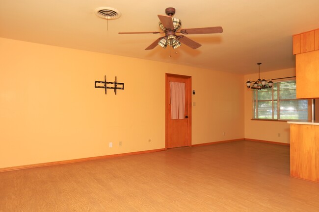 Photo - 1603 Avenue D