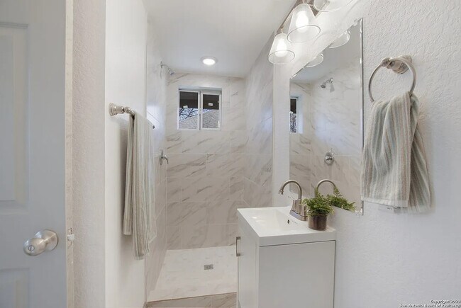 Photo - 2514 Valencia