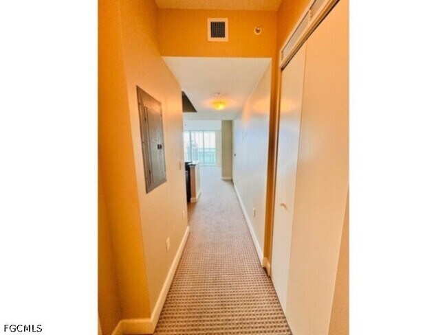 3000 Oasis Grand Blvd Unit 2206