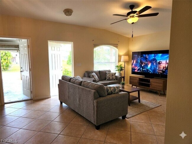 2120 Snead Dr