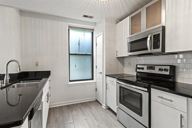 Photo - 24 Ave at Port Imperial Unit B46