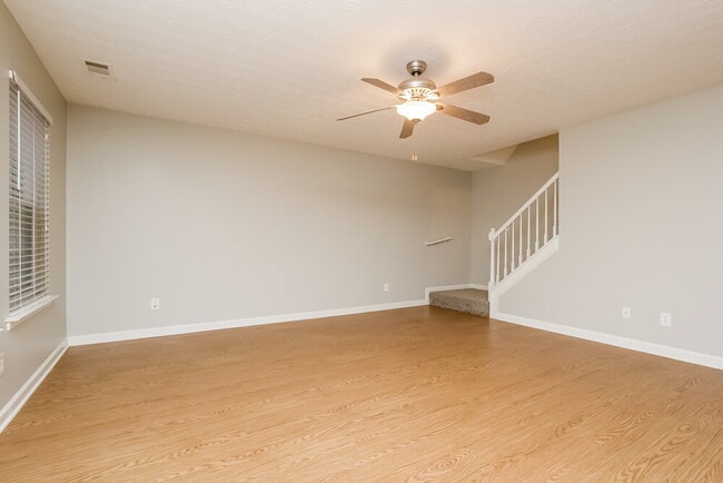 Photo - 340 Meadows Ln