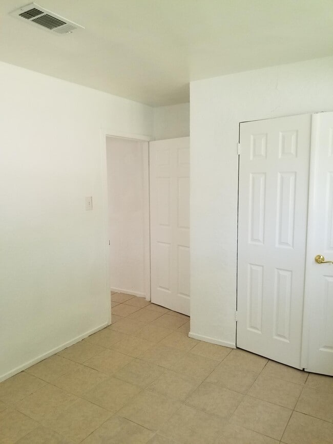 Building Photo - 5421 Hazel St