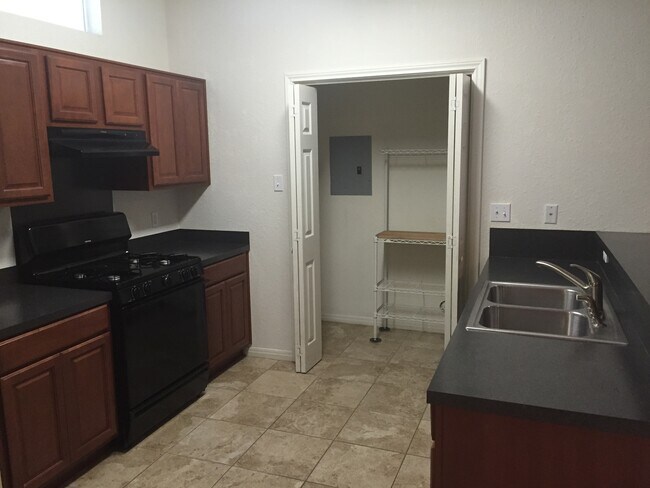 Photo - 2712 San Pedro St Unidad B