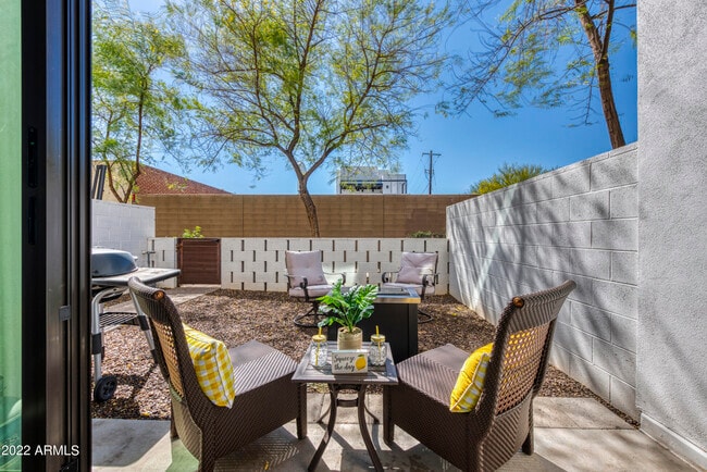 Photo - 540 W Mariposa St