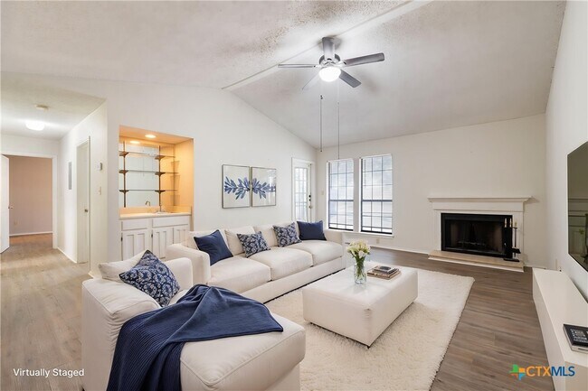 Photo - 1202 Thorpe Ln Unit 216