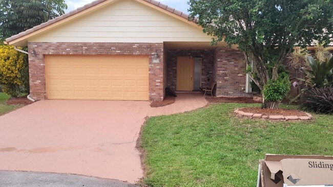 Building Photo - 4115 NW 70th Way