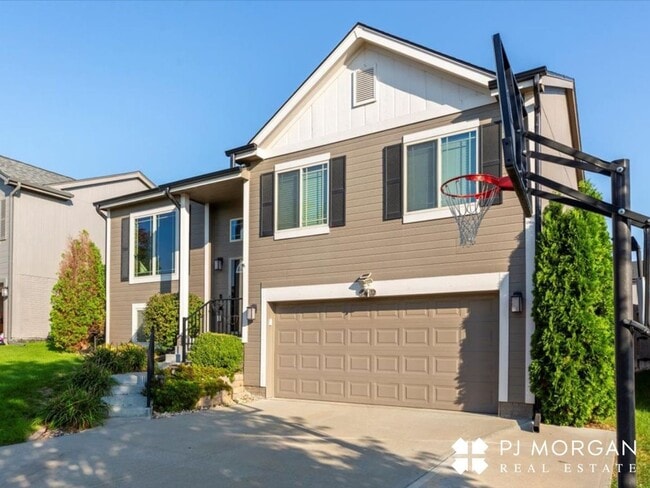Photo - 3 Bedroom , 2 Bathroom House - Available I...