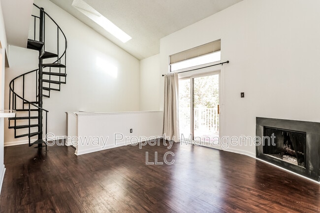 Photo - 806 Gregorys Way