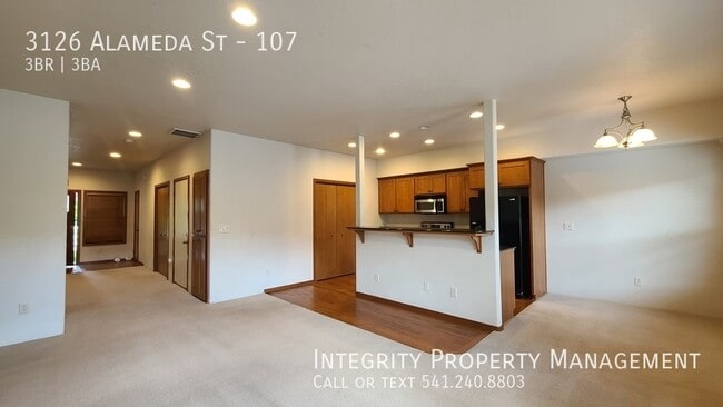 Photo - 3126 Alameda St