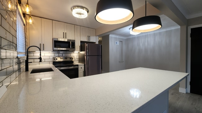 Building Photo - 7752 Kingsbury Blvd Unit 2 Rental