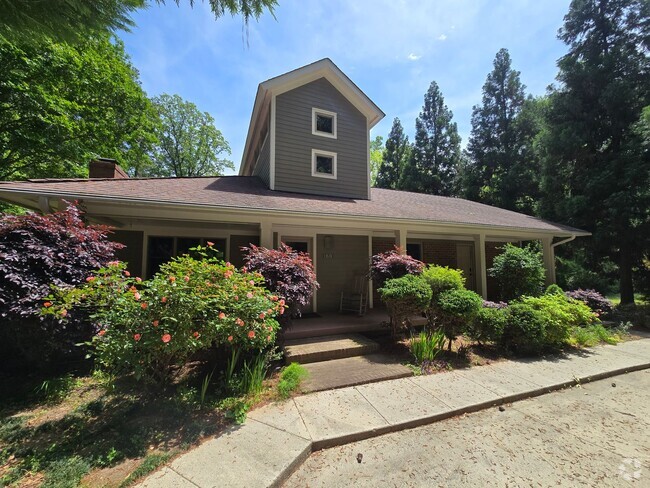 Building Photo - Design and Uniquity Radiate in this Centra... Rental