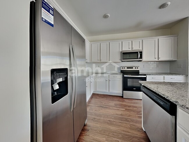 2122 Laurel Vlg Cir