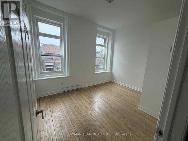 Photo - 8 Simcoe St N Unité 205