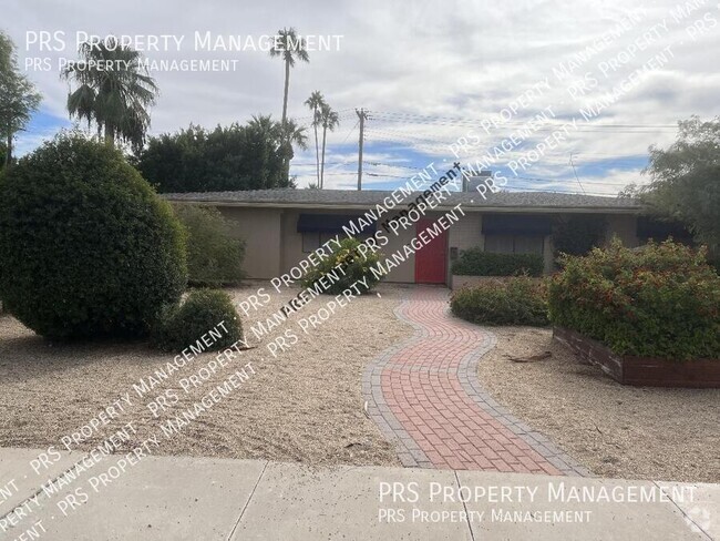 Building Photo - Single Family Home with Pool!