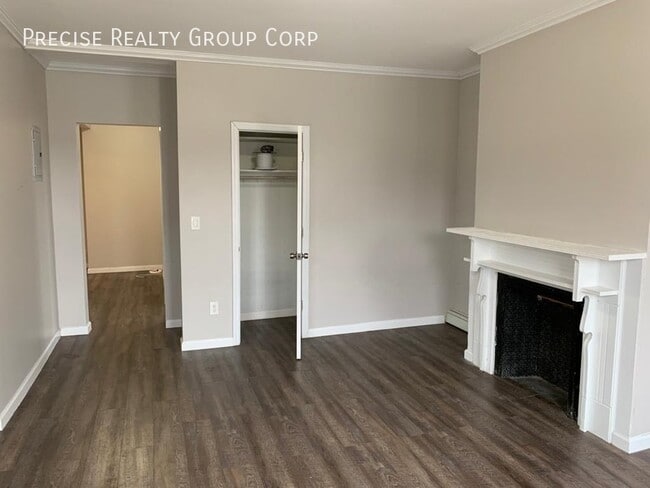 Building Photo - 12 Cedar Pl Unit 2