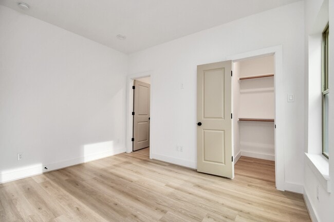 Photo - 2335 Eagle St