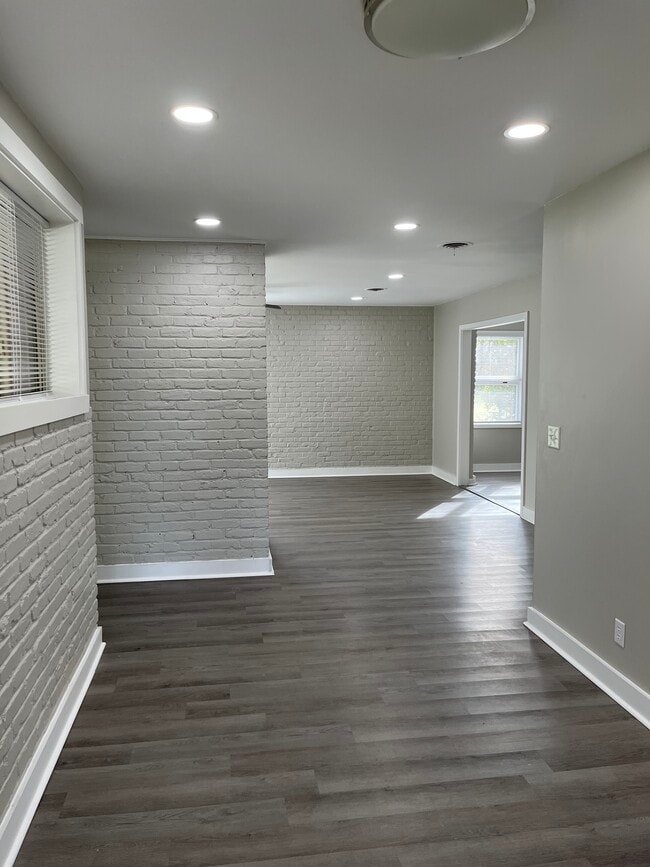 Photo - 404 Edgewood Dr