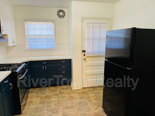 Photo - 3558 Poplar Ave